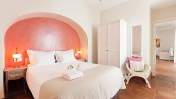 1 slaapkamer, een strijkplank/strijkijzer, reisbedje, gratis wifi