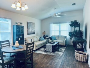 Smart TV - The Sunshine Retreat in the Villages with Golf Car (The Villages)