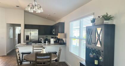 The Sunshine Retreat in the Villages with Golf Car