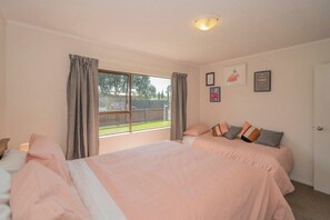 2 bedrooms, free WiFi - Hosts on the Coast Cosy on Catherine (Whitianga)