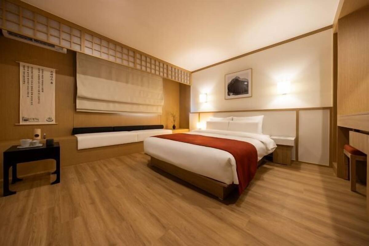 Literie de qualité supérieure, bureau, Wi-Fi gratuit, draps fournis