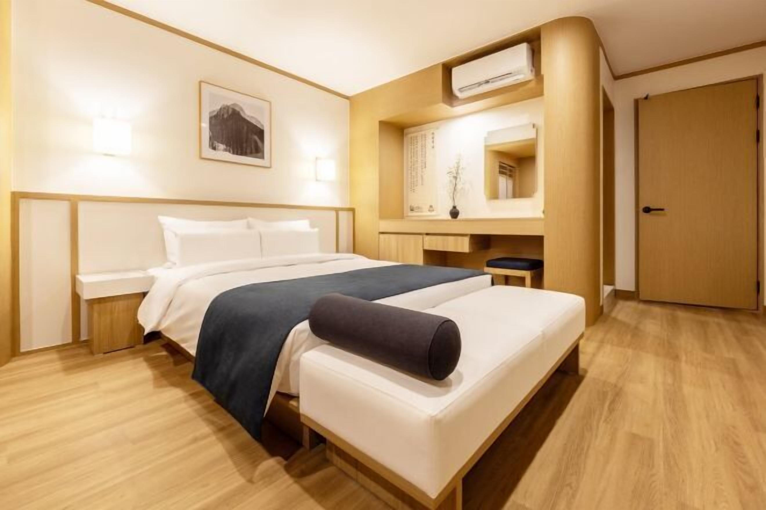 Premium bedding, desk, free WiFi, bed sheets