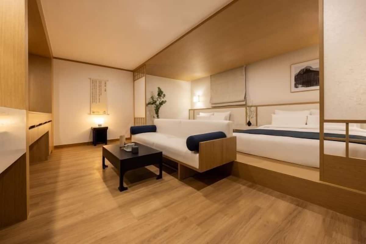 Premium bedding, desk, free WiFi, bed sheets