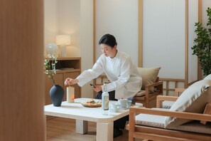 Sauna Room | Premium bedding, desk, free WiFi, bed sheets - Anook Hotel & Spa Pyeongtaek (Pyeongtaek)