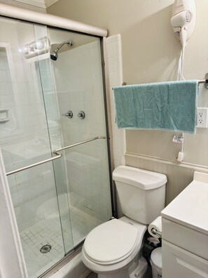 Hair dryer, towels, soap, toilet paper - Discover tranquility near Stone Mountain Park (Lilburn)