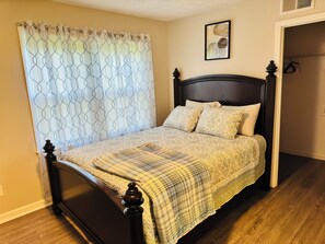 3 Schlafzimmer, Schreibtisch, Bügeleisen/Bügelbrett, WLAN