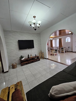 55-inch LCD TV with cable channels, heated floors - BnB Eco Stay (San José)