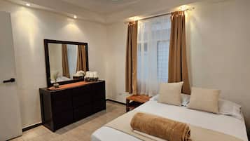 Deluxe Double or Twin Room, Patio | Dihias secara berasingan, dilengkapkan perabot secara berasingan