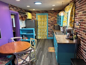 Mikrowelle, Ofen, Herdplatte, Geschirrspüler