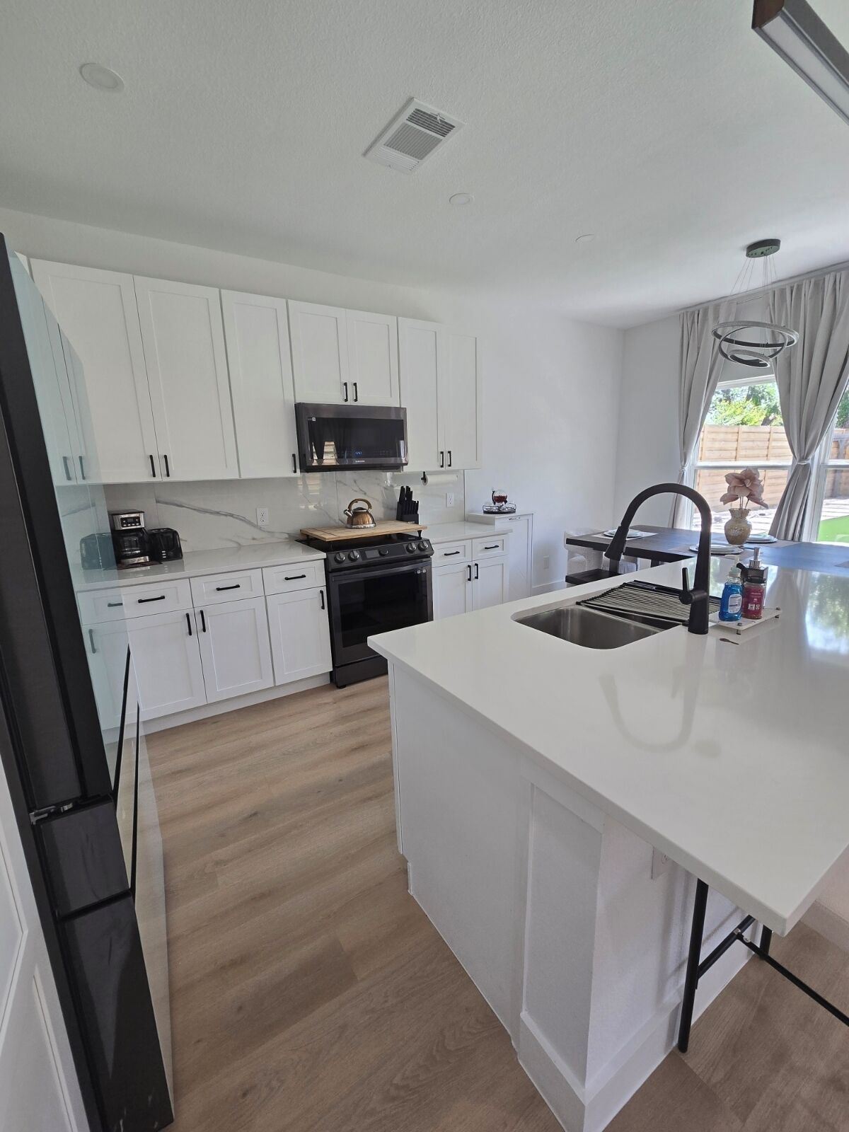 Luxe Cozy guesthouse: 7mins from downtown Dallas