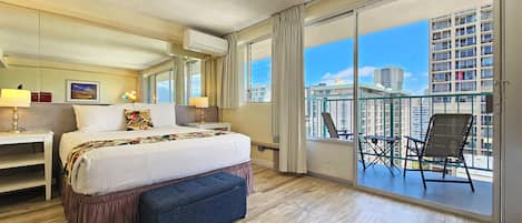 Desk, iron/ironing board, WiFi, bed sheets