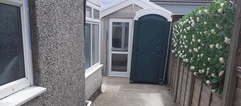 2 Bed House - Sleeps 3 - Pets - Parking - Wifi