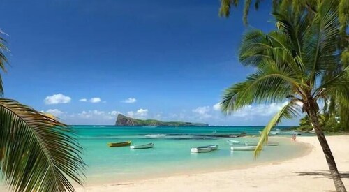 Xanadu Beach 4-Bed Villa, 1-Min Walk to the Beach