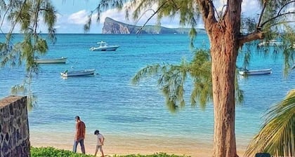 Xanadu Beach 4-Bed Villa, 1-Min Walk to the Beach