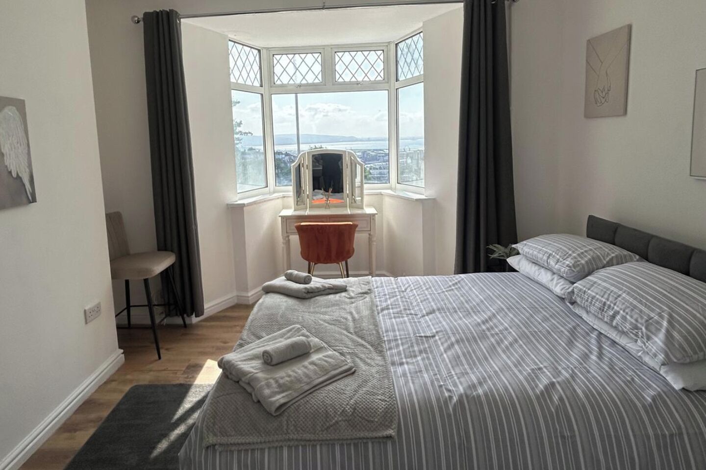 4 室のベッドルーム、アイロン / アイロン台、WiFi、ベッドシーツ