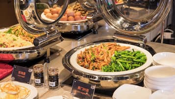 Free daily buffet breakfast