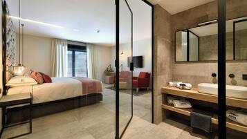 6 bedrooms, WiFi, bed sheets