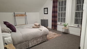 3 bedrooms, iron/ironing board, WiFi, bed sheets