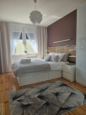 2 bedrooms, iron/ironing board, WiFi, bed sheets - Lovely apartment in Zyrardow, 10 min to Suntago free Parking (Zyrardow)