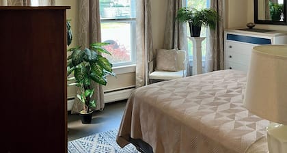 NEW-Another Fun Downtown Location 1st floor