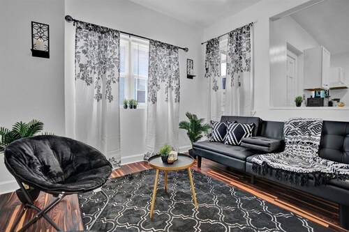 Allentown paradise near ppl center -1 paid parking per booking