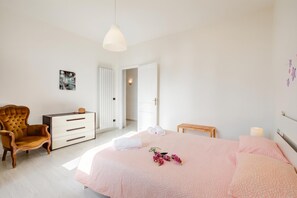 2 Schlafzimmer, Bügeleisen/Bügelbrett, Bettwäsche
