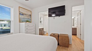 2 habitaciones, tabla de planchar con plancha y cuna de viaje