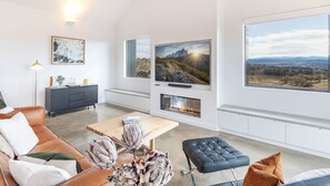 Smart TV, fireplace