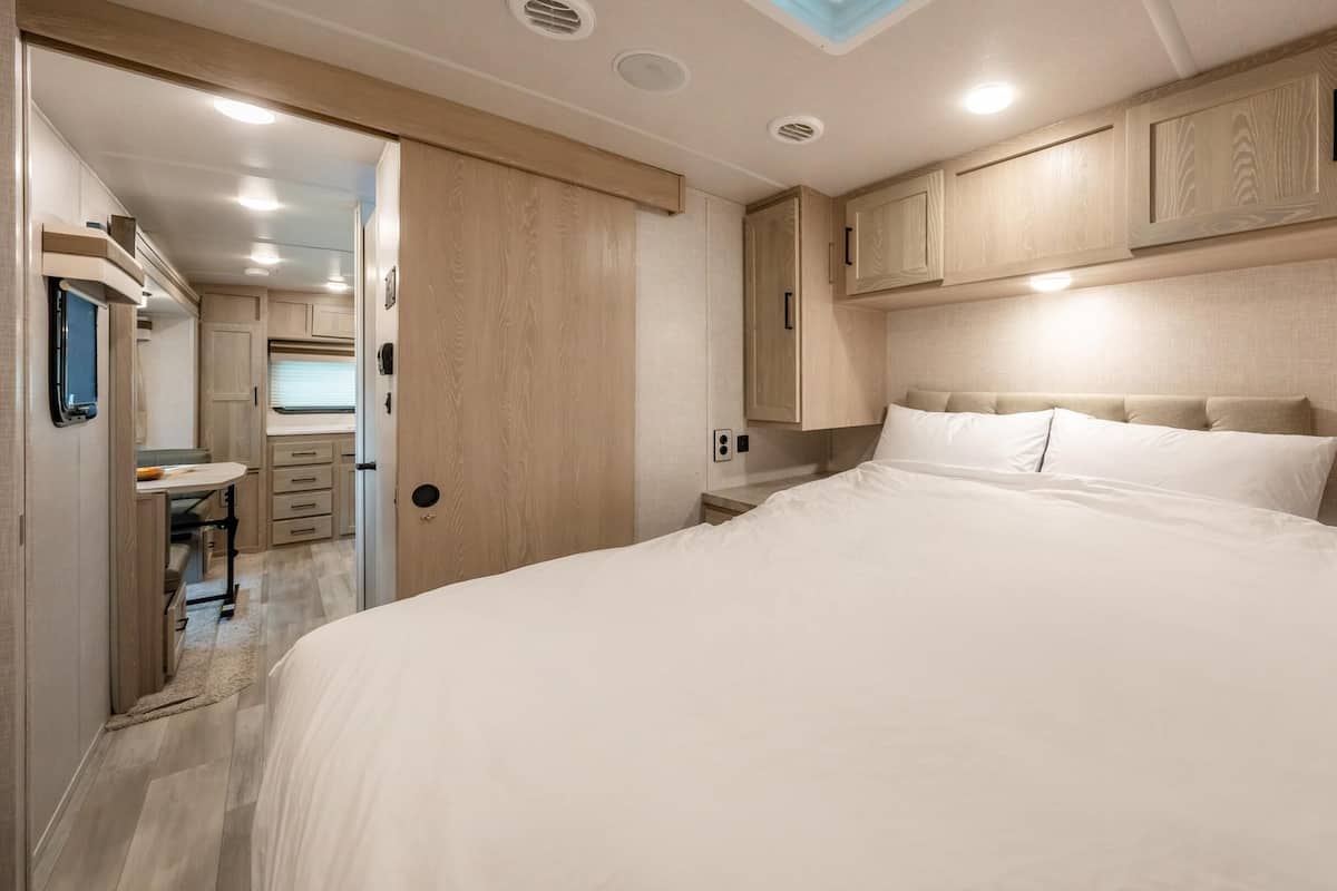 Basic Room, 1 Bedroom (Caravan USA 12 (BBQ,Pet-Friedly))