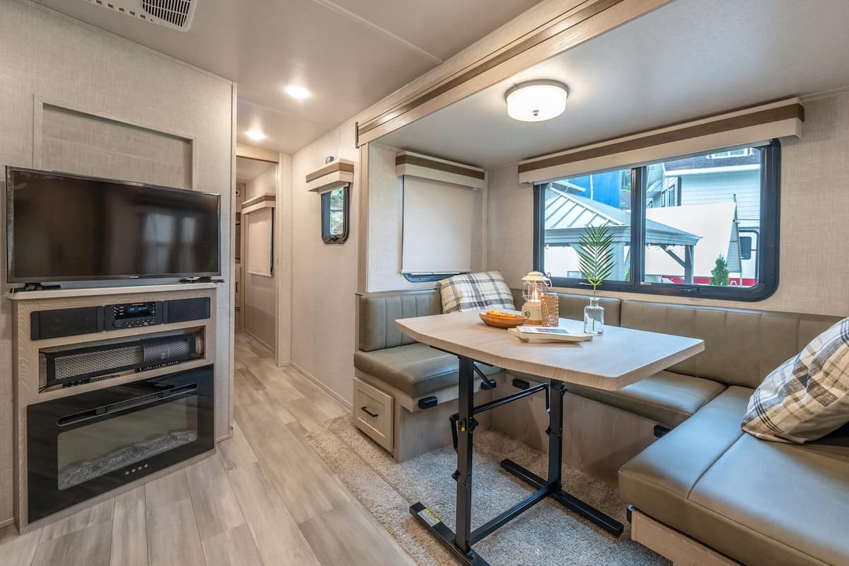 Basic Room, 1 Bedroom (Caravan USA 12 (BBQ,Pet-Friedly))