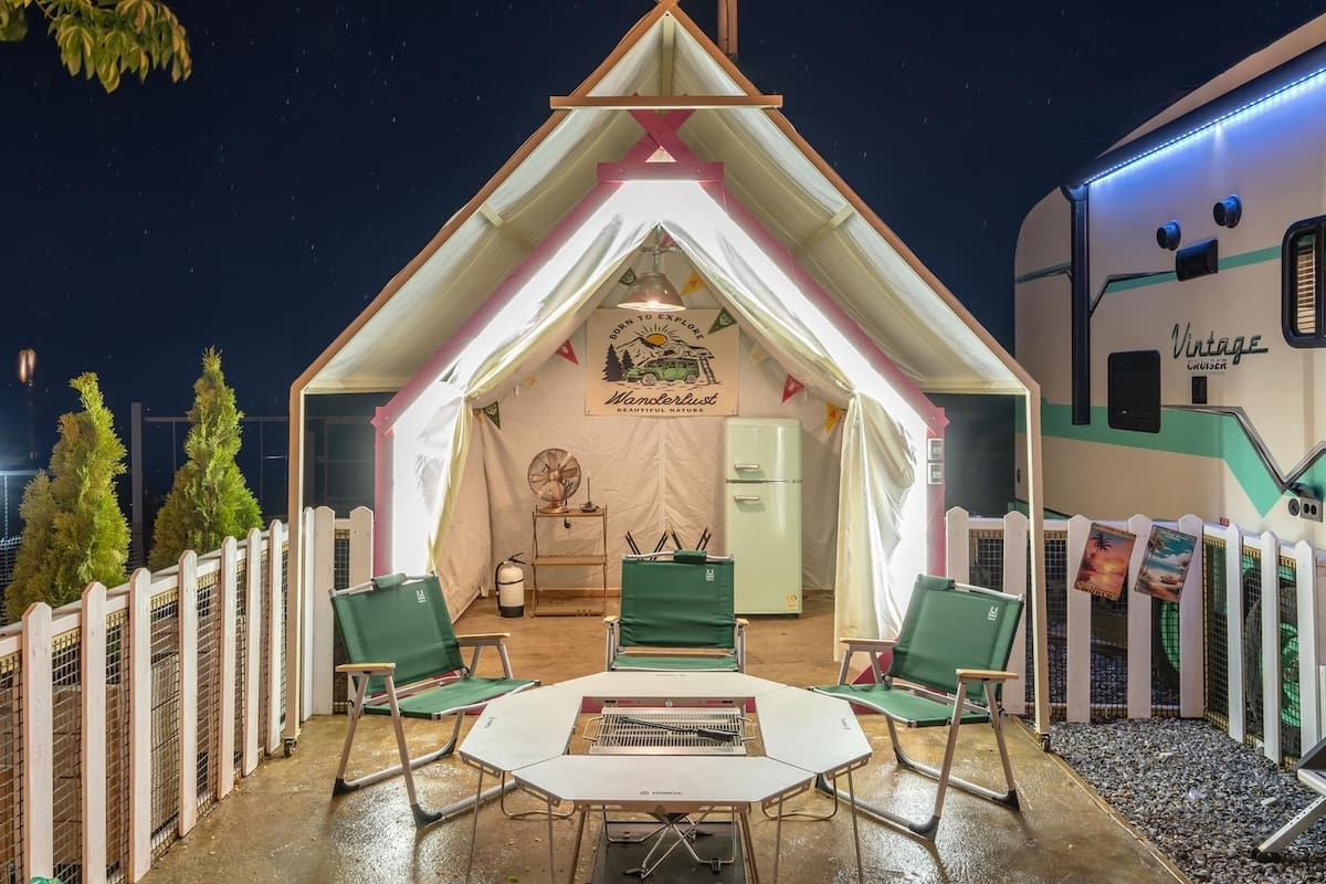 Basic Room, 1 Bedroom (Caravan USA 8 (BBQ,Pet-Friedly))