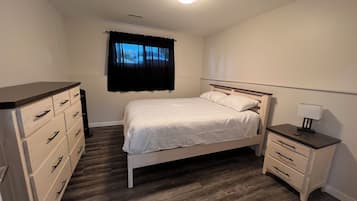 3 habitaciones, tabla de planchar con plancha, wifi y ropa de cama