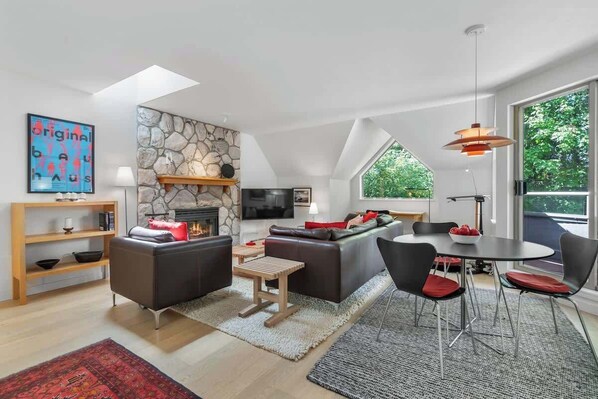 TV, fireplace, offices