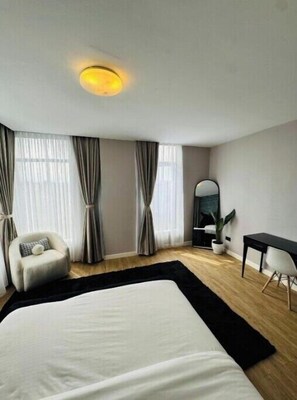 2 bedrooms, desk, iron/ironing board, free WiFi - Luxury 2 Bedroom apartment in Westland + Remote office (westland)