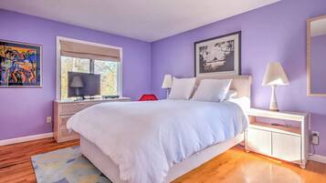 4 bedrooms, blackout drapes, soundproofing, iron/ironing board