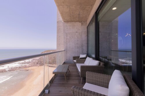 Beachfront Condo With Pool Brand New