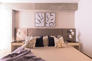 2 bedrooms, in-room safe, iron/ironing board, free WiFi