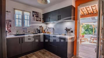 Kjøleskap, mikrobølgeovn, ovn og oppvaskmaskin