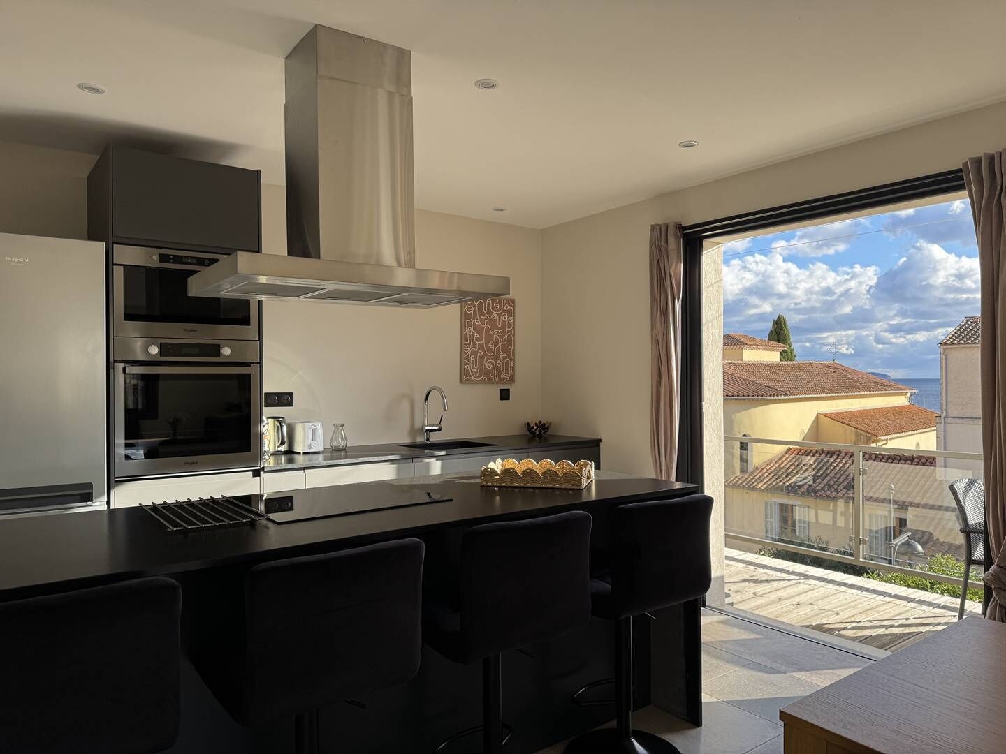 Réfrigérateur, micro-ondes, four, lave-vaisselle