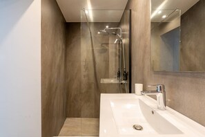 Articles de toilette gratuits, sèche-cheveux