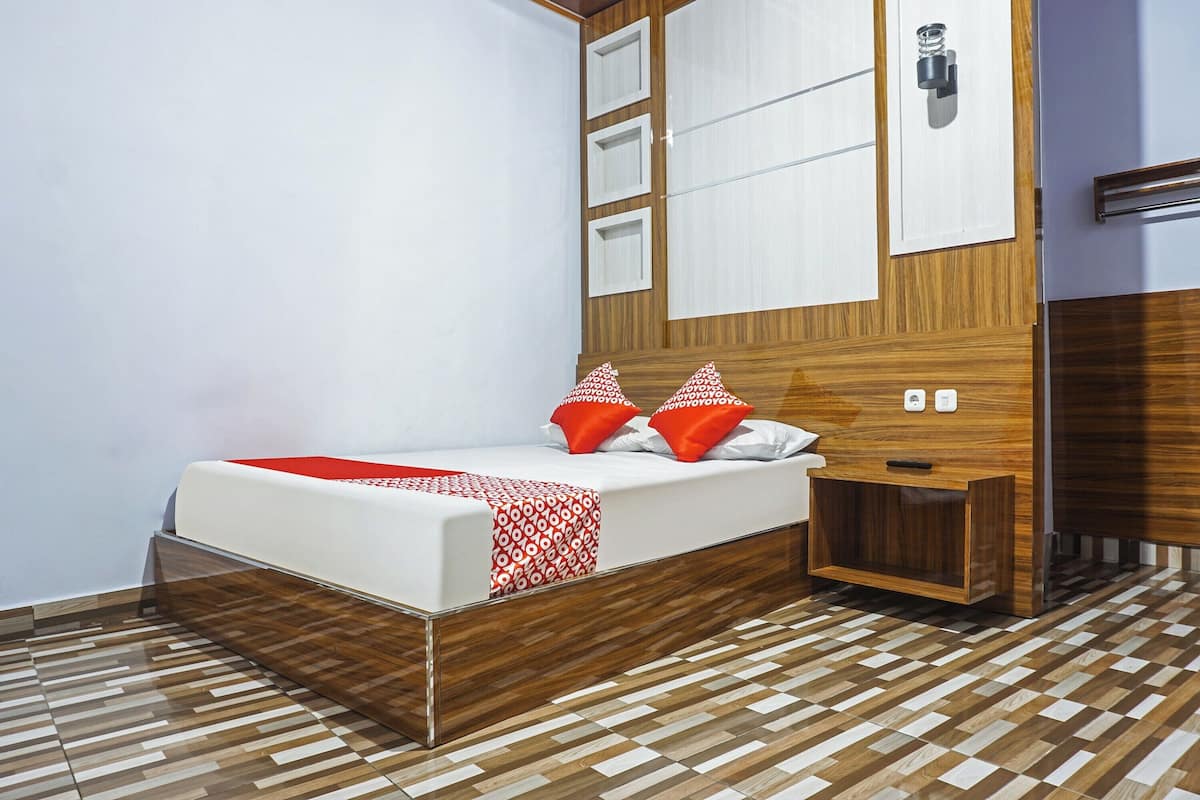 Deluxe Double Room | Desk, free WiFi, bed sheets