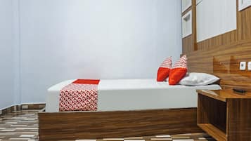 Deluxe Double Room | Desk, free WiFi, bed sheets