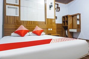 Deluxe Double Room | Desk, free WiFi, bed sheets - Hotel O Penginapan Dafandra Beach Near Pantai Tanjung Bira (Bira)