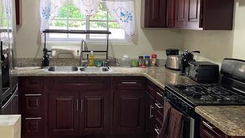 Micro-ondes, four, plaque de cuisson