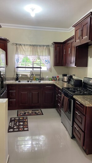 Micro-ondes, four, plaque de cuisson