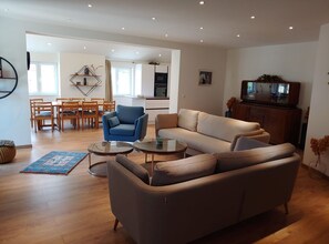 Apartment (Seaside Apartment Šolta-Three Bedroo) | Living room | 32-inch flat-screen TV with digital channels