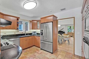 Fridge, microwave, oven, stovetop - 6BR Oasis Treat w/ Oversized Pool, 9-min to Beach (Miami)