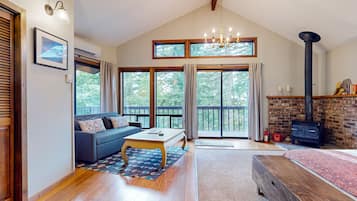 TV, fireplace, DVD player