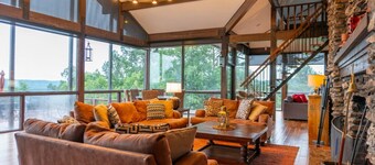 The Deck House Retreat Near Kings River+Wifi+Gated