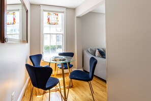 Dining - Historic Suite 2 Blocks from Main St with On-Site Parking | Dog-Friendly (Annapolis)